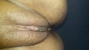 Sexo sem camisinha gozando dentro da buceta da amadora