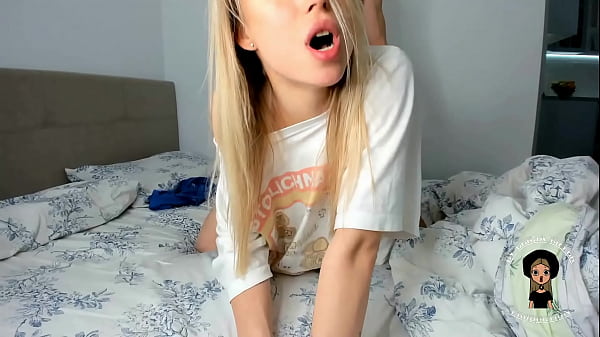 Blonde woke up early feeling horny and went to give her hot pussy