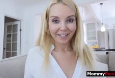 Mature blonde in hot sex giving her pussy