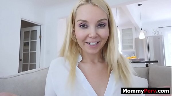 Reife Blondine gibt heißen Sex ihre Muschi