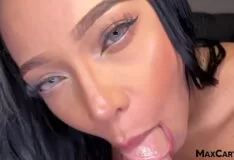 Woman gives blowjob with a naughty face